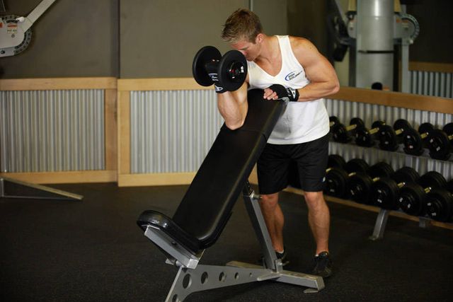 Standing One-Arm Dumbbell Curl Over Incline Bench: finishing position