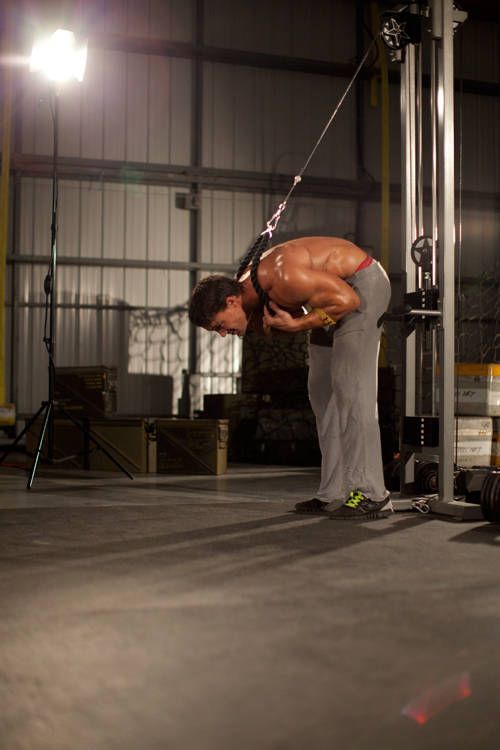 Standing Rope Crunch: finishing position