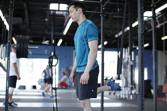 Suspended Split Squat: starting position