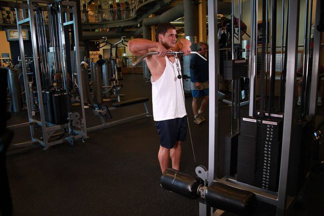 Upright Cable Row: starting position
