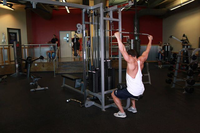 Wide-Grip Pulldown Behind The Neck: finishing position