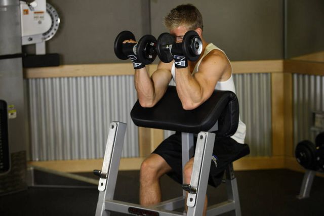 Zottman Preacher Curl: finishing position